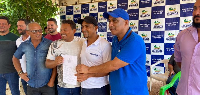 Governo Itinerante: Prefeitura entrega títulos aguardados há 30 anos na Vila Santa Rosa